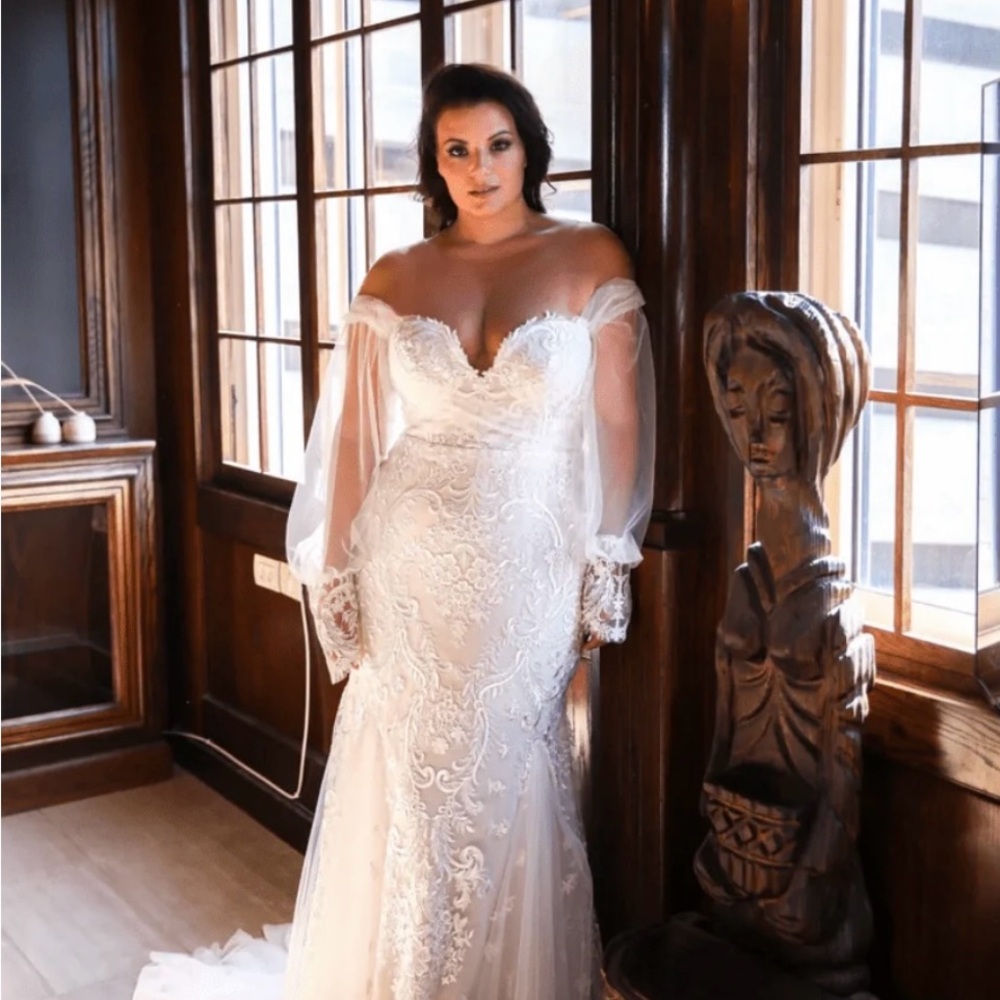 Elegant White Lace Wedding Dress